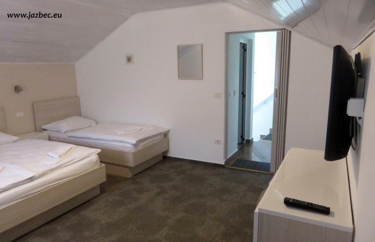 Sobe Rooms Zimmer Jazbec Idrsko エクステリア 写真